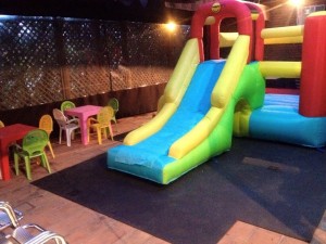 Salir con niños en sabadell. Restaurante con chiquipark y menu infantil barato